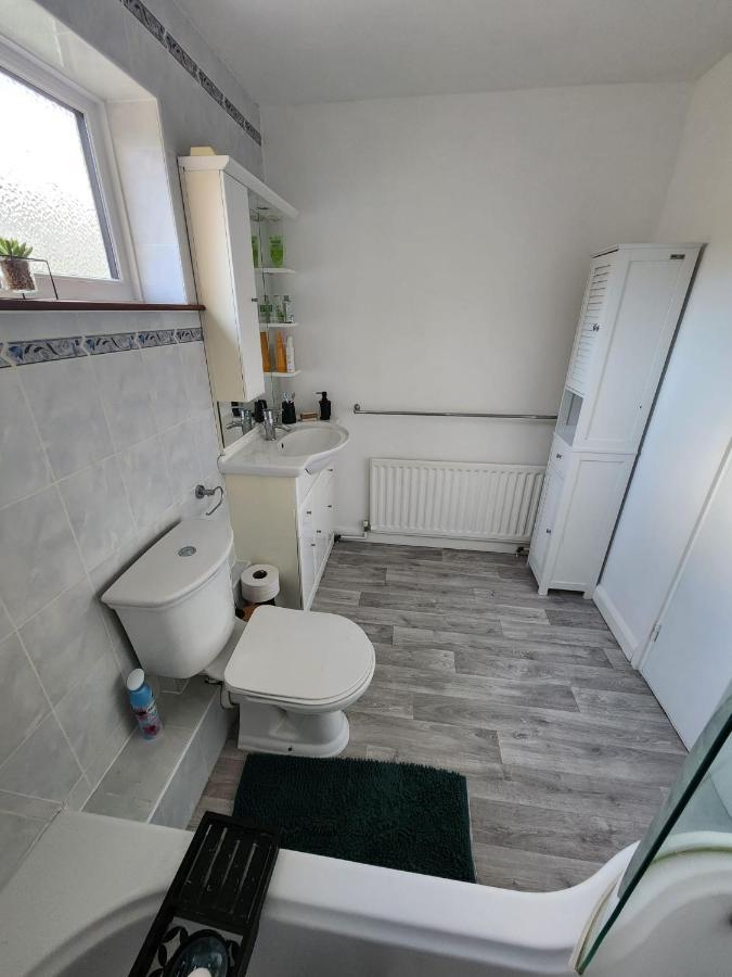 Twin Room In Crawley,Gatwick,West Sussex Ifield Exterior foto