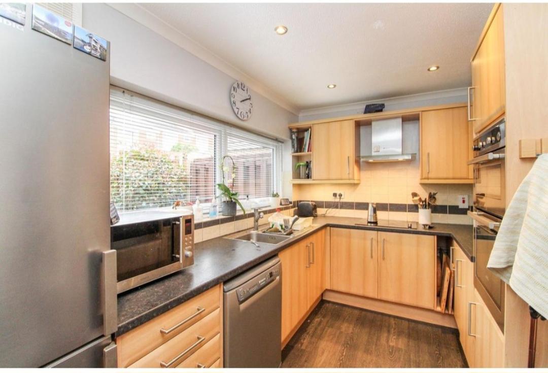 Twin Room In Crawley,Gatwick,West Sussex Ifield Exterior foto