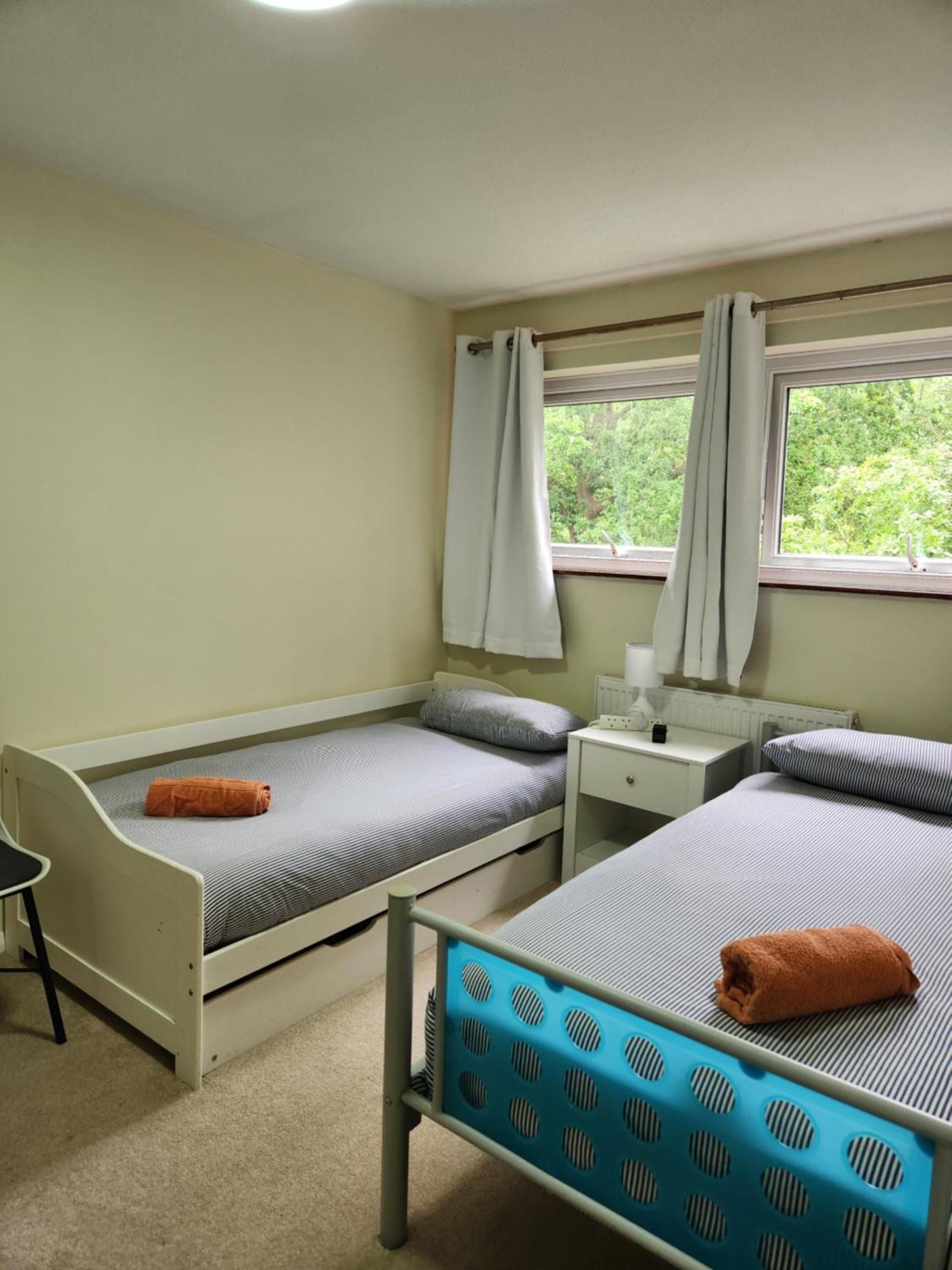 Twin Room In Crawley,Gatwick,West Sussex Ifield Exterior foto